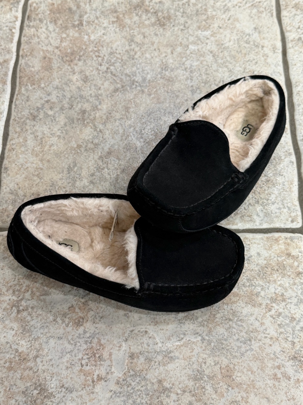 Ugg Ascot Kid Slippers size 2 black